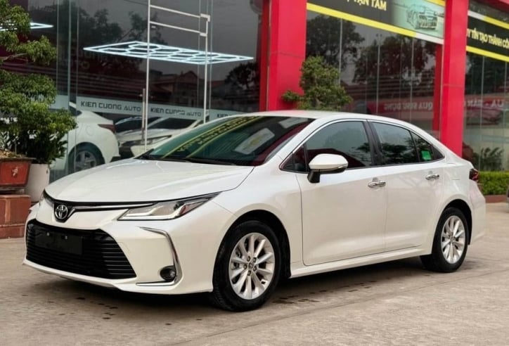 Sau 2 năm lăn bánh, Toyota Corolla Altis 2022 chạy lướt lên sàn xe cũ với giá khó tin