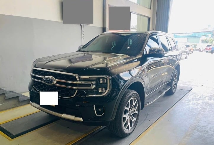 Xe lướt Ford Everest 2023 bản Titanium bán lại với giá bao nhiêu sau 1 năm lăn bánh?