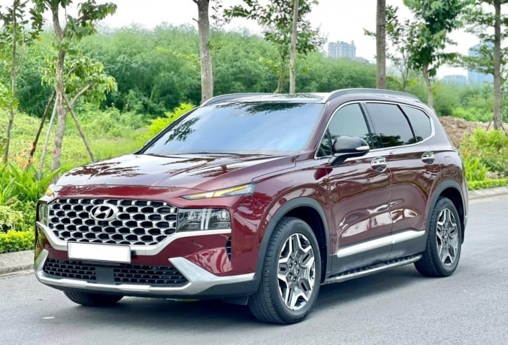 Sử dụng 2 năm, Hyundai Santa Fe 2022 được chủ nhân bán lại với giá khó tin