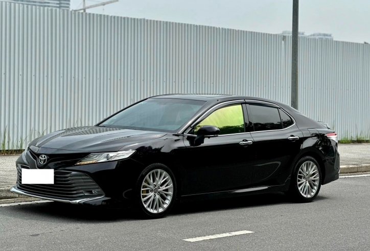 Toyota Camry 2019 'full option' lên sàn xe cũ với giá ngỡ ngàng sau 5 năm sử dụng