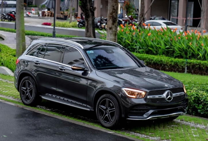 Mercedes-Benz GLC 300 2022 chạy lướt 24.000 km có giá thế nào trên sàn xe cũ?