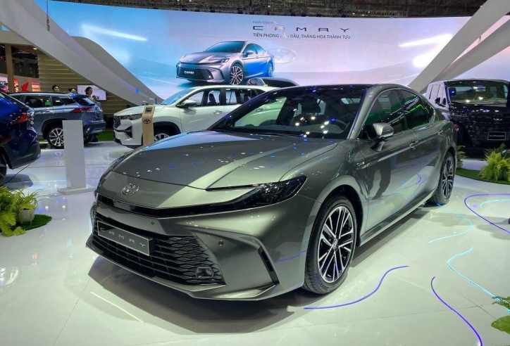 Toyota Camry 2025 ra mắt Việt Nam: Có 2 bản hybrid, giá dự kiến từ 1,22 tỷ đồng