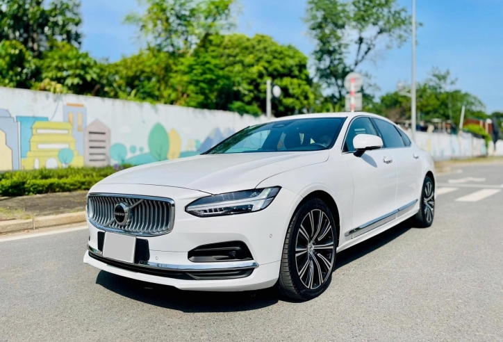 Ngỡ ngàng giá bán lại của xe sang Volvo S90 LWB 2022 sau 2 năm lăn bánh