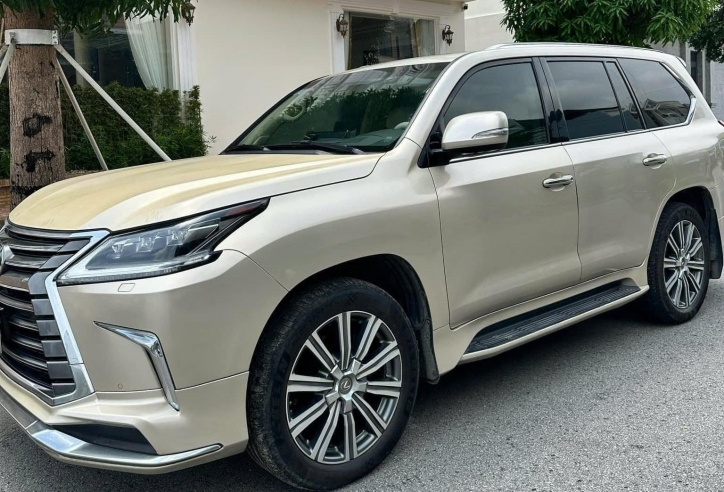 Sau 8 năm lăn bánh, 'SUV chủ tịch' Lexus LX 570 2016 nhập Mỹ bán lại với giá ngỡ ngàng