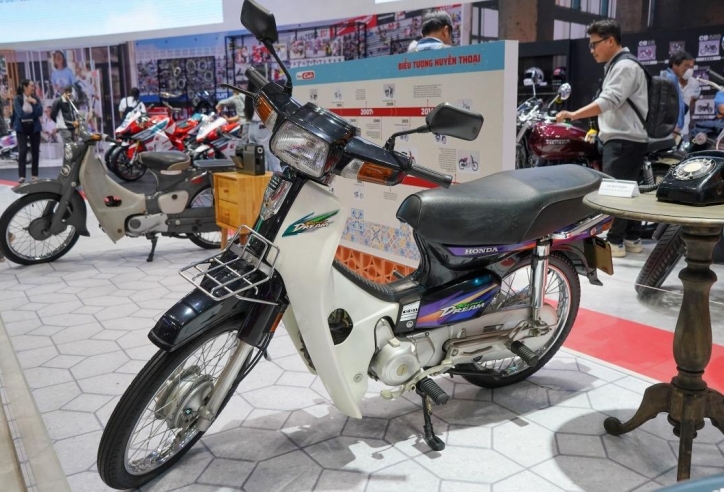 Ngắm nhìn chiếc Honda Super Dream đời 1997 mới chạy 14 km tại Việt Nam