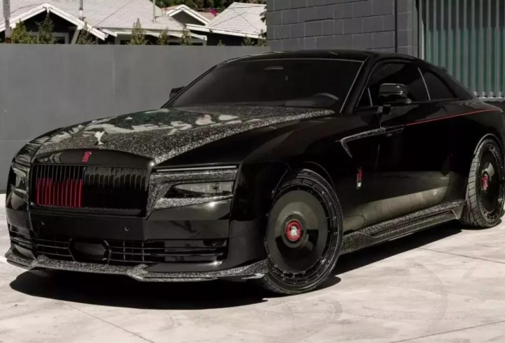 Xe điện siêu sang Rolls-Royce Spectre 'lột xác' với bộ body kit bằng sợi carbon