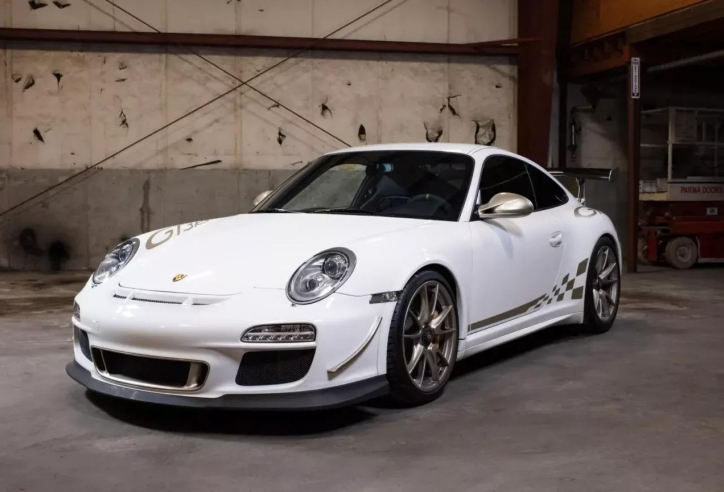 Sau 14 năm lăn bánh, Porsche 997 GT3 RS 2010 được bán với giá cao hơn cả xe mới