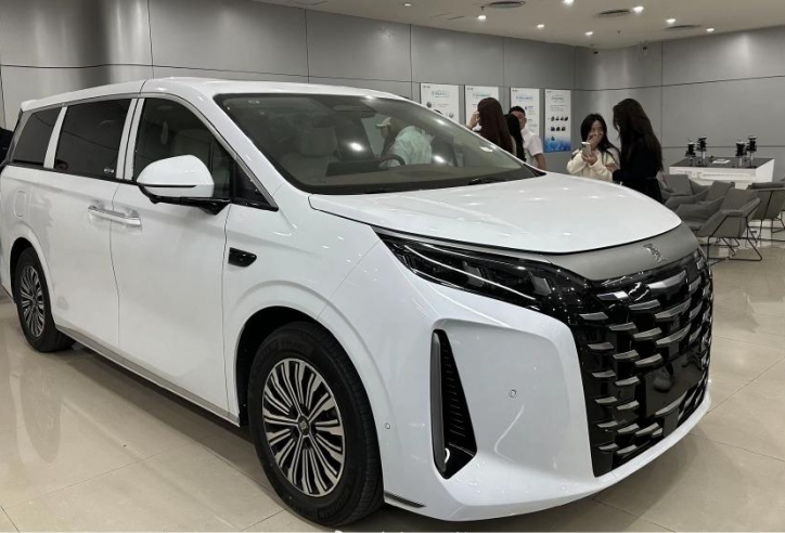 BYD Xia PHEV cập bến đại lý thị trường 'hàng xóm' trước thềm ra mắt