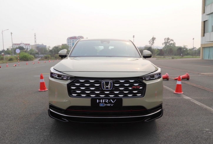 Cận cảnh Honda HR-V e:HEV RS vừa ra mắt Việt Nam: Động cơ hybrid, giá 869 triệu đồng