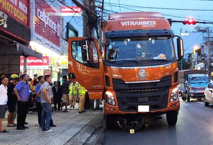 Vụ xe tải tự trôi cán tử vong người dừng đèn đỏ: Ai phải chịu trách nhiệm?