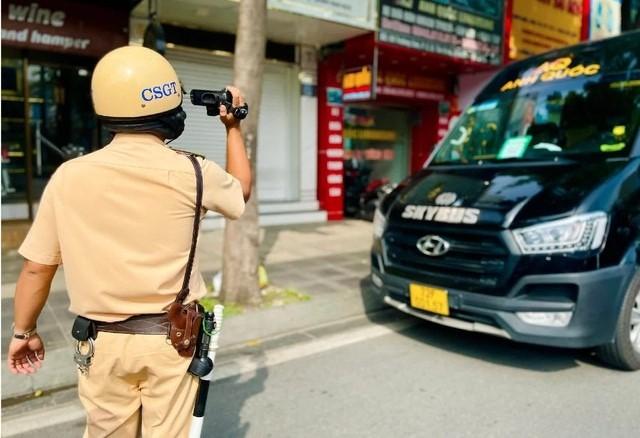 Lỗi dừng, đỗ xe ô tô không đúng chiều đường bị phạt bao nhiêu tiền?