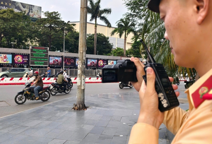 CSGT Hà Nội triển khai hơn 20 điểm ghi hình lưu động, người vi phạm hết đường 'né chốt'