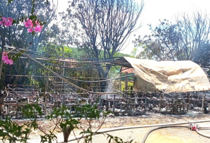 Cháy lớn tại bãi xe chùa Hương Tích: 9 xe điện du lịch và 1 ô tô con bị thiêu rụi