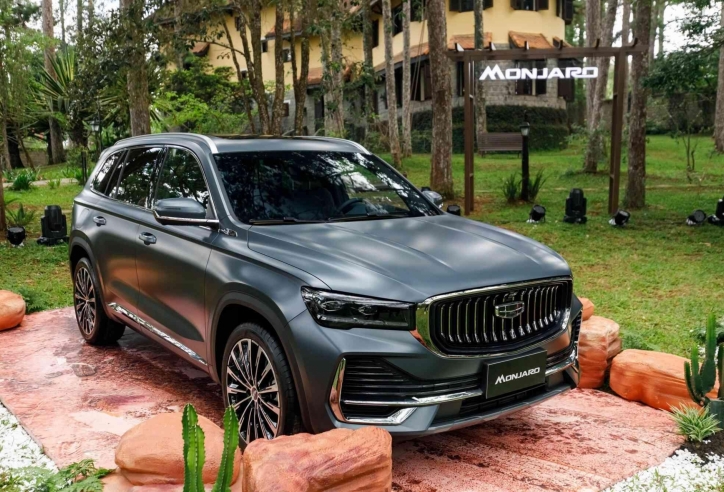 Geely Monjaro chốt giá từ 1,099 tỷ đồng tại Việt Nam, có cả bản xăng và hybrid
