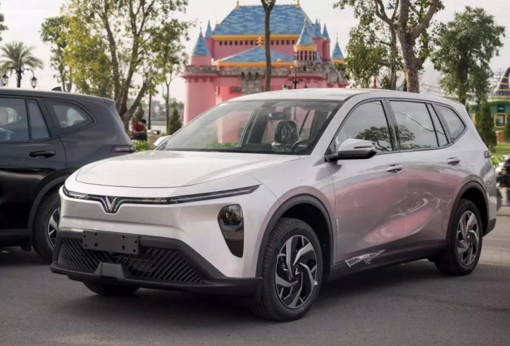 Mục sở thị xe điện VinFast Limo Green vừa 'tham chiến' cuộc đua MPV đa dụng tại Việt Nam