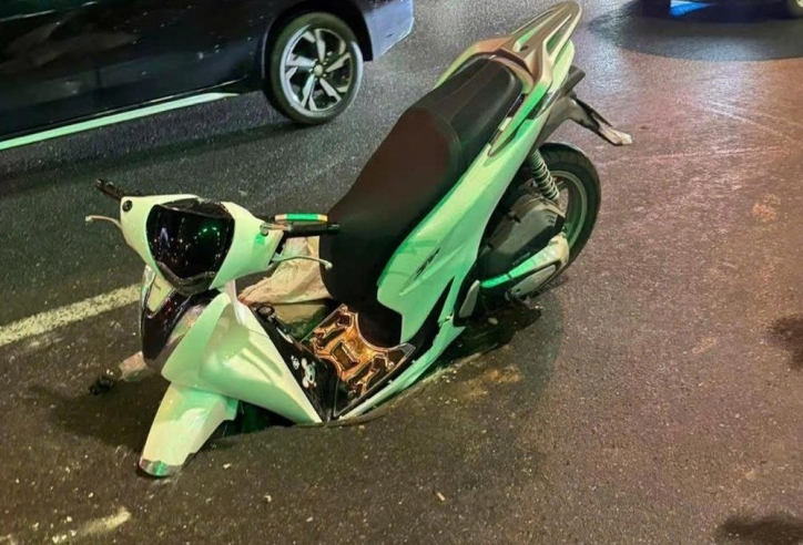 Hà Nội liên tiếp xuất hiện hố sụt trên đường: Chủ xe gặp nạn có được bồi thường?