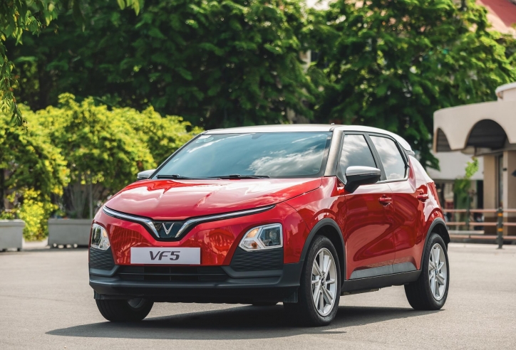 VinFast bỏ xa các đối thủ, dẫn đầu tuyệt đối thị trường ô tô Việt Nam 2025