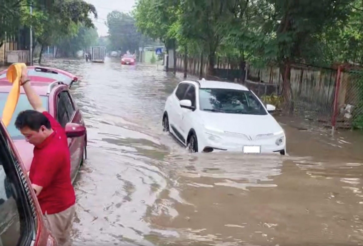 Ô tô điện có nên đi vào vùng ngập sâu? Những rủi ro cần lưu ý