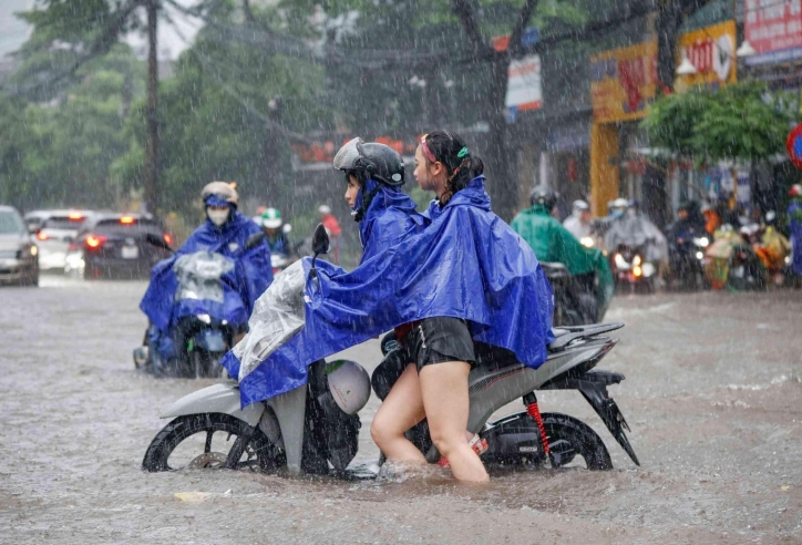 Danh sách các tuyến phố ngập sâu ở Hà Nội khiến dân công sở khốn khổ sáng 26/8