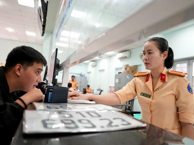 Sẽ giảm 30% phí đăng ký xe, rút ngắn thời gian cấp đổi giấy phép lái xe