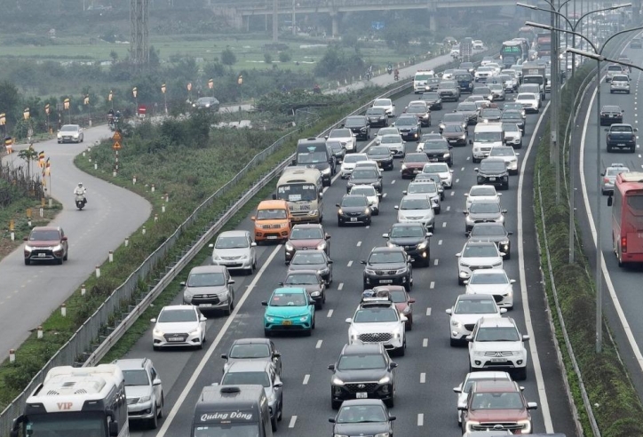 Từ 9/9, tài xế xe tải đi vào làn sát dải phân cách giữa trên 2 tuyến cao tốc sẽ bị xử phạt