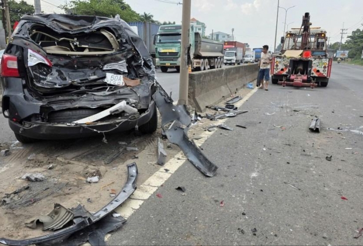 Tai nạn liên hoàn giữa 8 ô tô trên quốc lộ 51: Dải phân cách bị tông vỡ, xe con lao sang làn ngược chiều