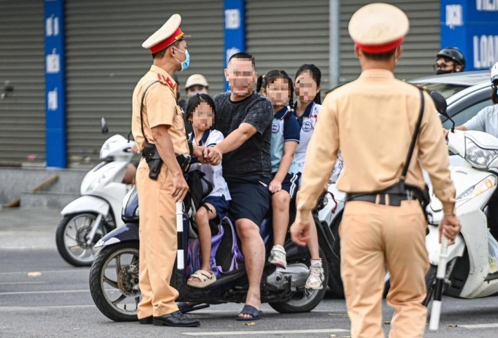 CSGT Hà Nội ra quân xử lý hàng loạt học sinh, phụ huynh vi phạm giao thông