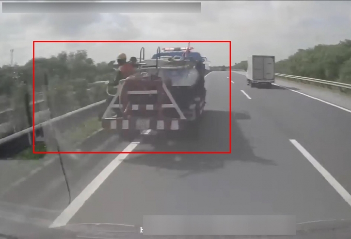 Vụ ô tô Limousine tông xe tưới cây trên cao tốc: Cục CSGT vào cuộc, làm rõ trách nhiệm các bên liên quan