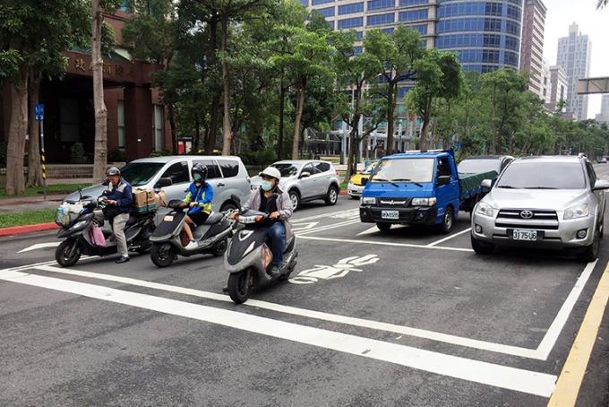Bài học từ các nước châu Á trong giải quyết xung đột giao thông giữa ô tô và xe máy tại đô thị