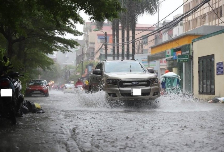 Cẩm nang kinh nghiệm bảo vệ ô tô mùa mưa bão: Từ chọn chỗ đỗ đến xử lý khi chết máy