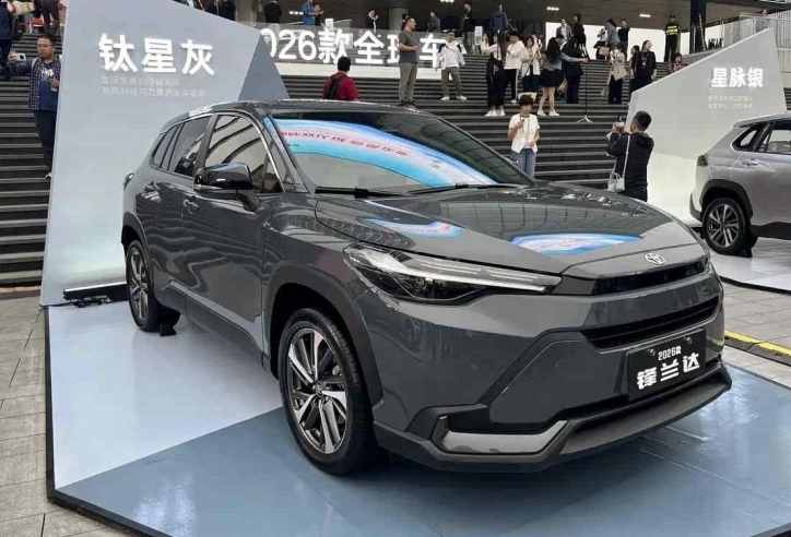 'Anh em song sinh' của Toyota Corolla Cross ra mắt bản nâng cấp tại thị trường sát vách Việt Nam