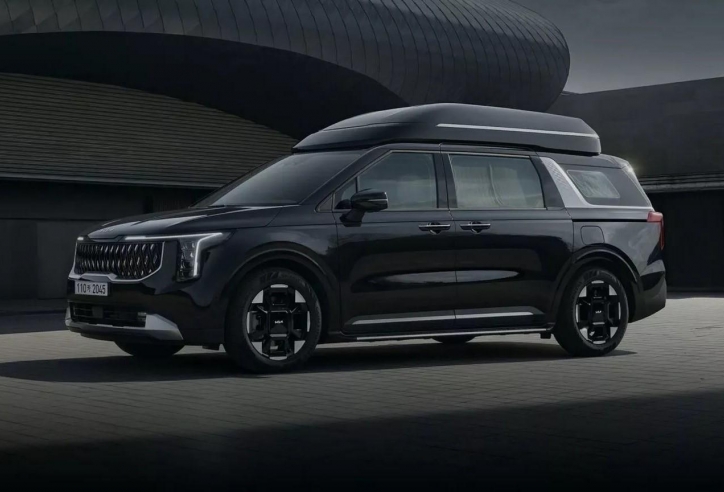 Kia Carnival bản 'chủ tịch' sắp trình làng khách Việt: Thiết kế mái nâng cao, tiện nghi xa xỉ