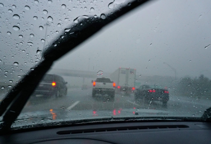 Nguy hiểm tiềm ẩn khi lái xe trời mưa: Những nguyên tắc sống còn không thể bỏ qua