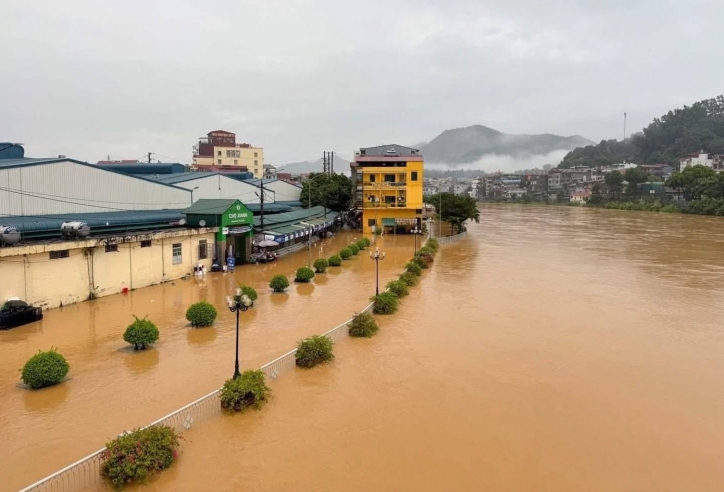 Hoàn lưu bão số 10 gây mưa lũ diện rộng, hàng trăm hộ dân miền Bắc phải di dời