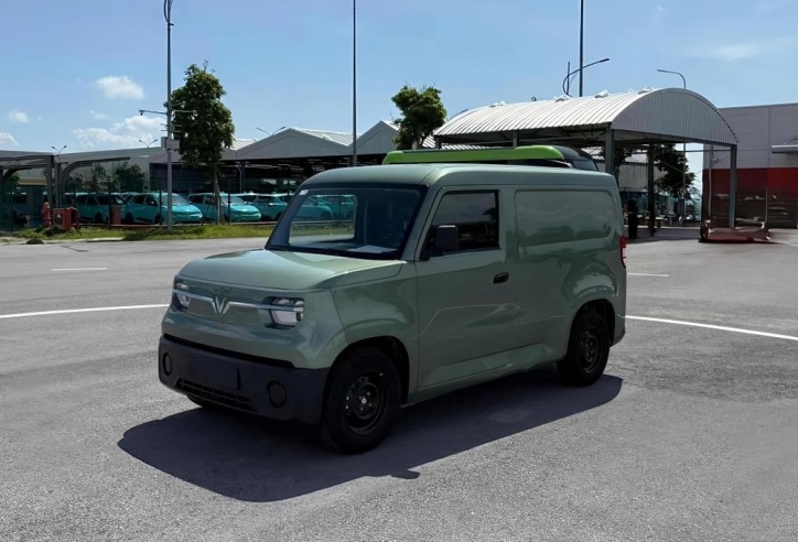 VinFast EC Van tiếp tục xuất hiện không ngụy trang, hé lộ khoang chở hàng dung tích 2.600 lít