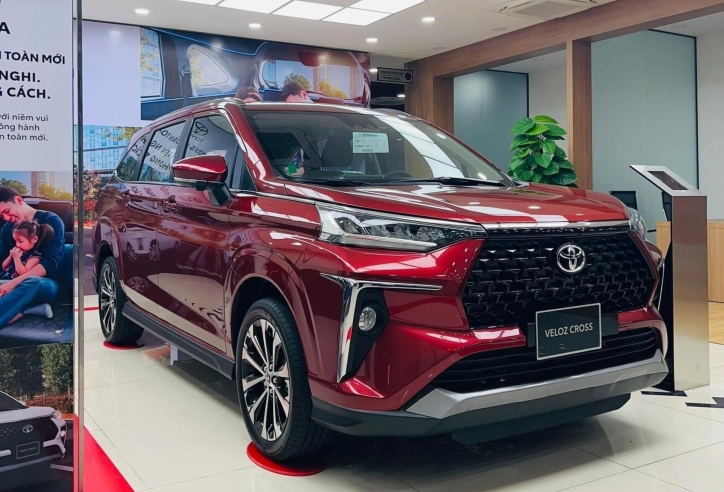Toyota Veloz Cross nhận ưu đãi 'khủng' tại đại lý, giá thực tế thấp hơn cả CUV cỡ A