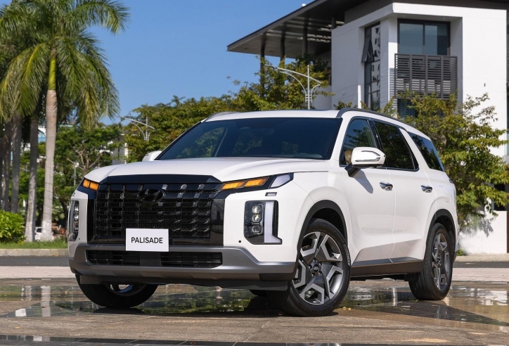 Tháng 12 sôi động: Loạt xe gầm cao tỷ đồng loạt 'xả kho', mức giảm lên đến vài trăm triệu đồng