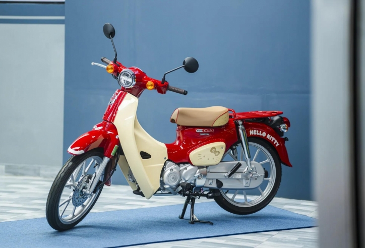 Giá từ vài chục đến cả trăm triệu đồng, xe máy xăng 50cc nhập khẩu sao vẫn hút khách Việt?