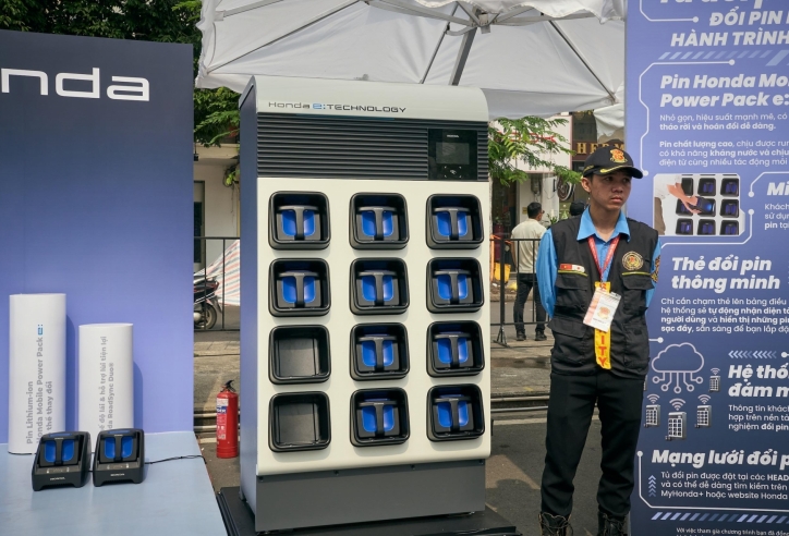 Các hãng xe đẩy mạnh hệ thống đổi pin xe máy điện, hướng tới vận hành từ năm 2026