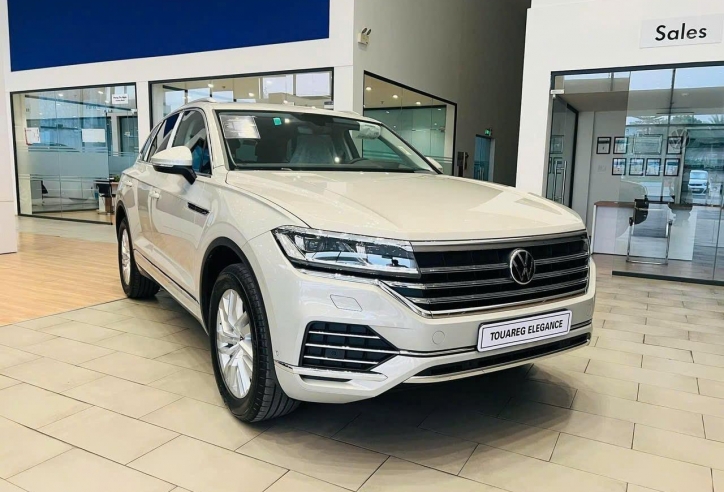SUV tiệm cận xe sang Volkswagen Touareg giảm giá sâu đến 330 triệu đồng
