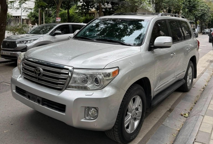 Lăn bánh hơn 1 thập kỷ, chiếc Toyota Land Cruiser 2014 giữ giá không ngờ