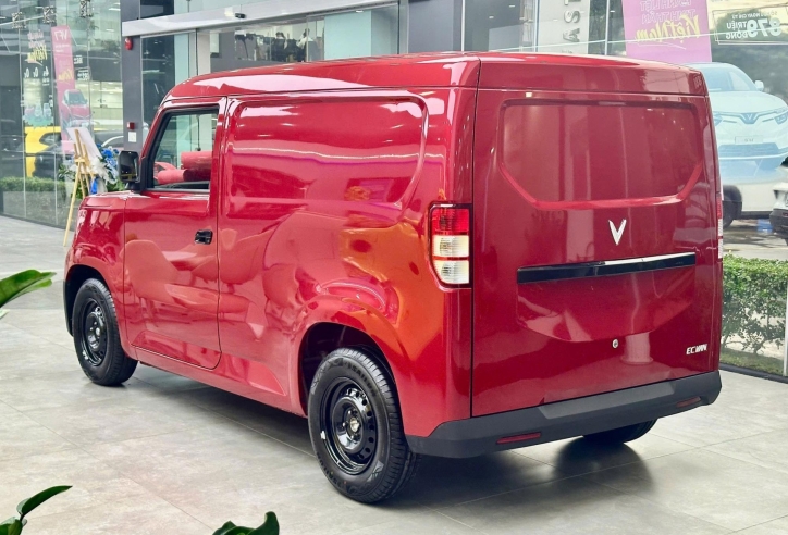 Rộ tin VinFast EC Van sắp có bản cửa lùa, đại lý báo nhận cọc với giá dự kiến 325 triệu đồng?