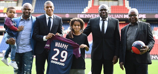 Thân tín của Mbappe bị PSG 'mua chuộc', Real vỡ mộng ký siêu sao?