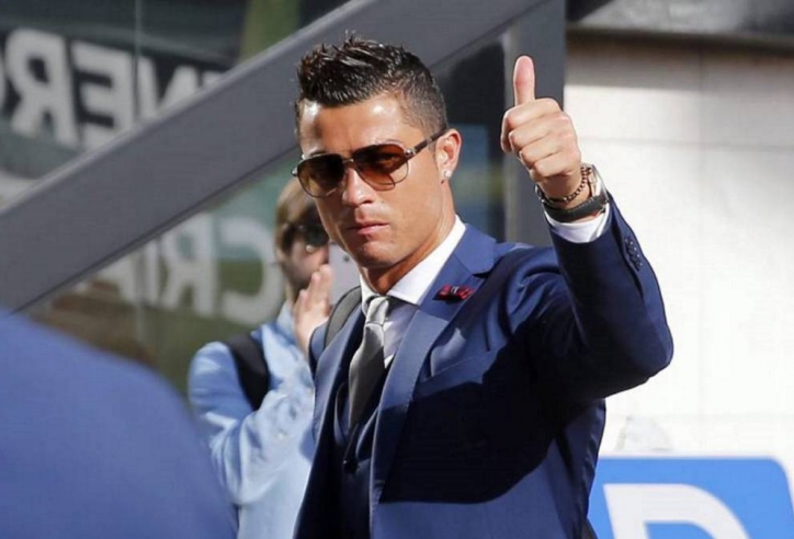 Chuyển nhượng MU 3/8: Ronaldo có bến đỗ châu Á, chiêu mộ 'cầu thủ-HLV'