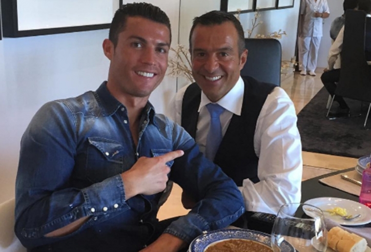 Siêu cò Jorge Mendes 'chốt giá thầu', vụ Ronaldo rời MU coi như đã xong