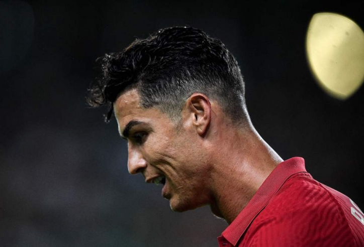 Ronaldo gặp biến cố lớn chưa từng có, âm thầm chịu đựng 'người đời' chê trách