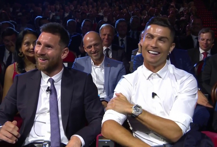 Messi phì cười ở World Cup sau khi xem Ronaldo nói xấu MU