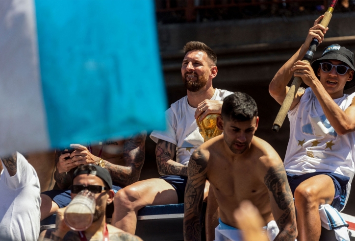 Cầu thủ Argentina báo tin chẳng lành, PSG lo 'sốt vó' vì Messi