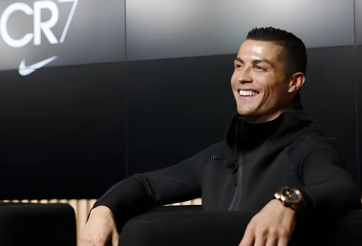 Ronaldo vung tiền để làm chủ chính 'kẻ từng nói xấu bản thân'