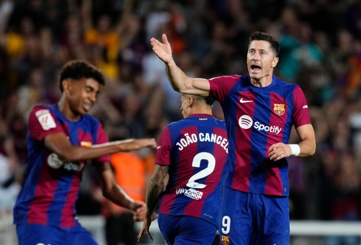Ngược dòng đẳng cấp, Barca vượt Real chiếm ngôi đầu La Liga